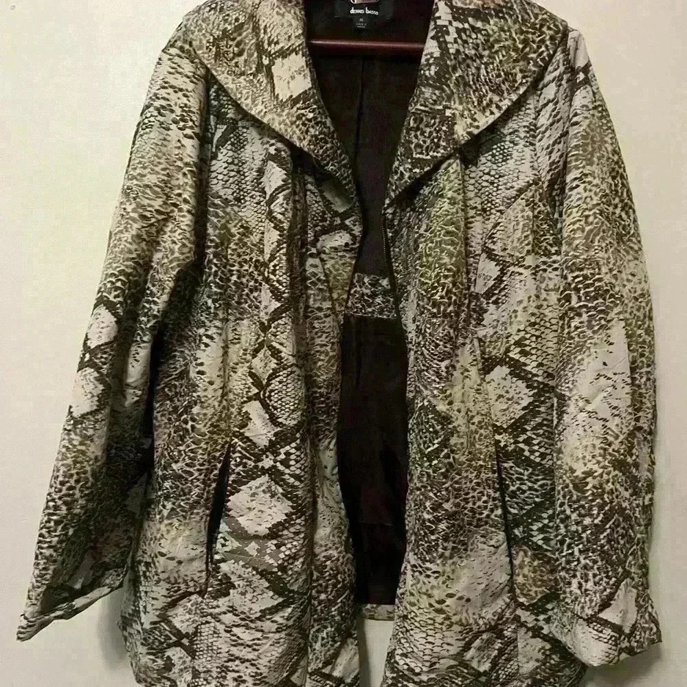 Dennis Basso QVC snake print 1x plus winter coat. Zip and snap front with collar